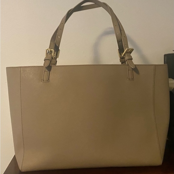Tory Burch Extra Large Tote. Like New! - Picture 4 of 15